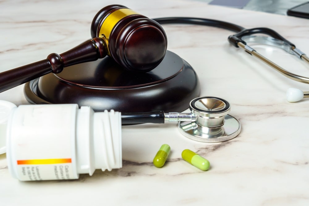 Gavel, stethoscope, and prescription pills symbolizing a medical malpractice case in Jacksonville, TX.